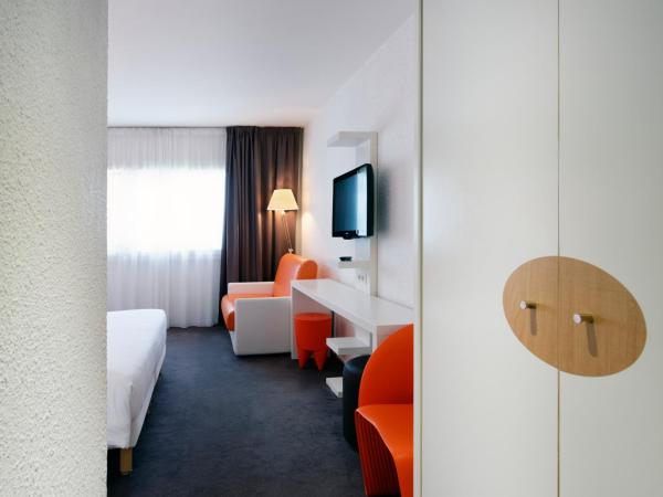 ibis Styles Chalon sur Saône : photo 3 de la chambre chambre double avec lit d'appoint