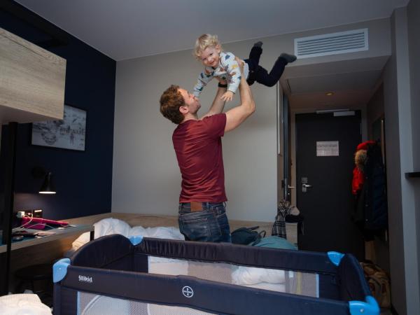 Schulz Hotel Berlin Wall at the East Side Gallery : photo 4 de la chambre chambre familiale standard