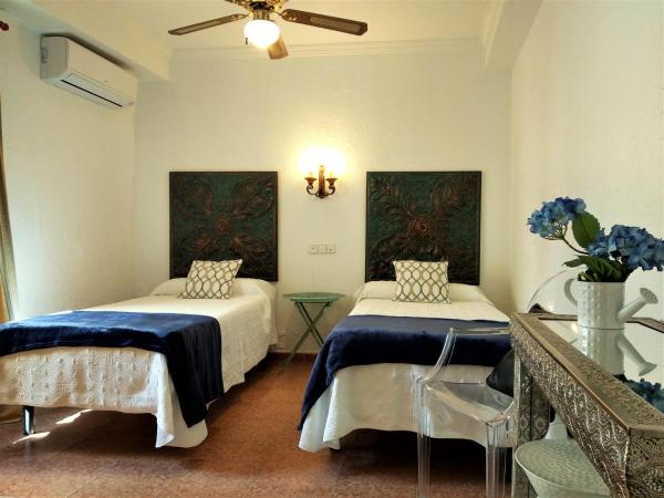 Hostal Enriqueta : photo 3 de la chambre chambre lits jumeaux