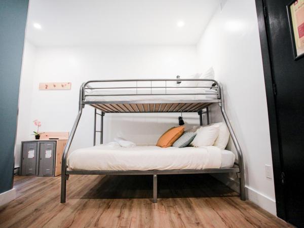 Auberge Saintlo Montréal Hostel : photo 1 de la chambre chambre triple