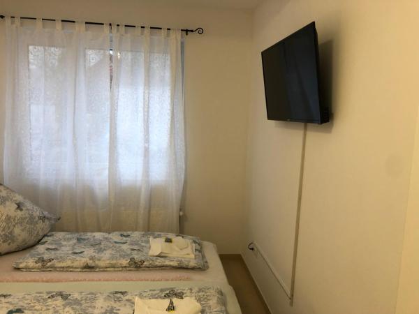 Pension Laatzen : photo 4 de la chambre chambre double ou lits jumeaux avec salle de bains