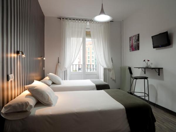 Hostal Gala Madrid : photo 2 de la chambre chambre lits jumeaux