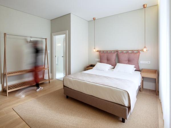 The Rex Hotel : photo 3 de la chambre chambre triple confort (semi sous-sol)