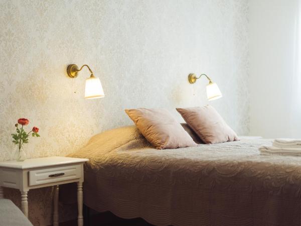 YEY Atouguia da Baleia : photo 6 de la chambre chambre double avec salle de bains privative