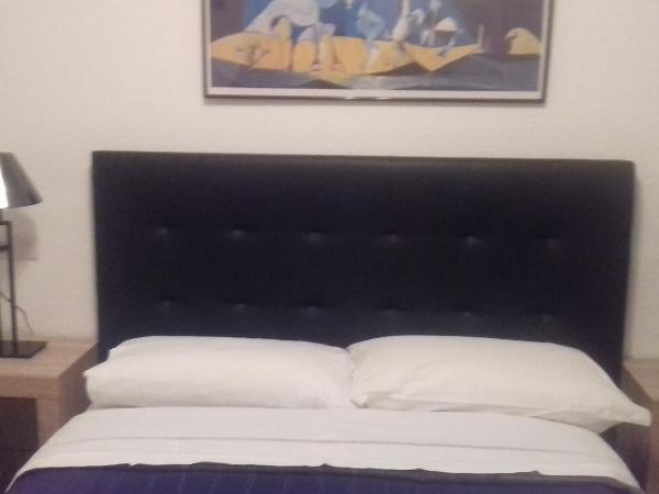 Pensión Room Pamplona : photo 2 de la chambre chambre double avec salle de bains privative