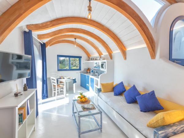 Villa Ravino Secret Retreat : photo 1 de la chambre appartement suite avec terrasse