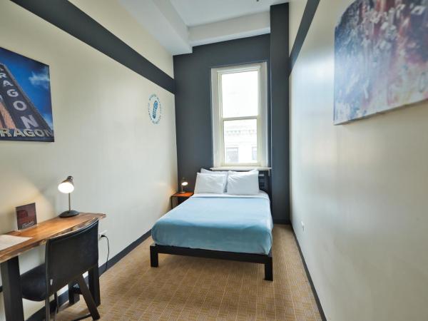HI Chicago Hostel : photo 4 de la chambre hébergement avec lit double