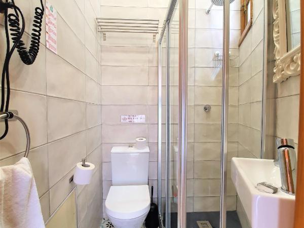 Sunlight House : photo 3 de la chambre chambre double avec salle de bains privative