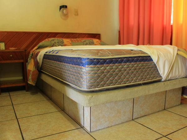 Hotel Avenida : photo 2 de la chambre chambre lits jumeaux