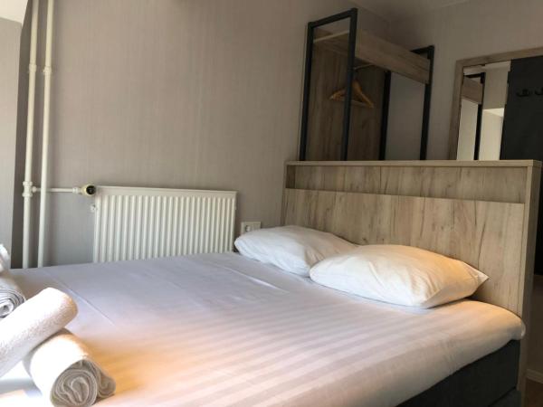 Facade Hotel Amsterdam : photo 5 de la chambre chambre double avec salle de bains privative séparée