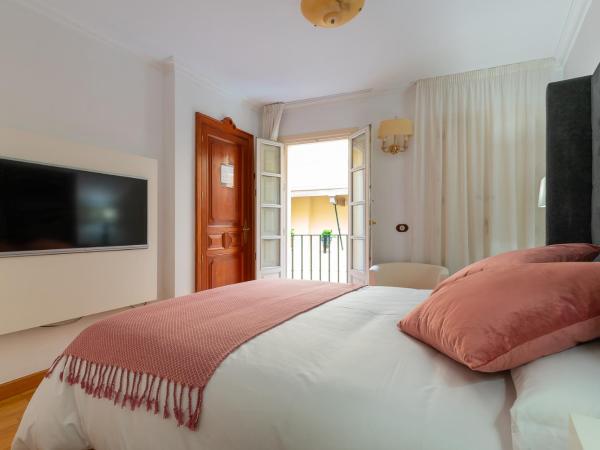 CASA MIRAFLORES : photo 5 de la chambre chambre double avec balcon