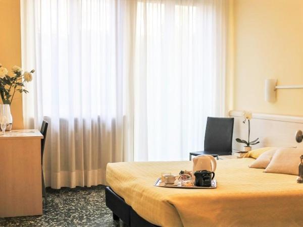 Hotel Santa Lucia : photo 2 de la chambre grande chambre double