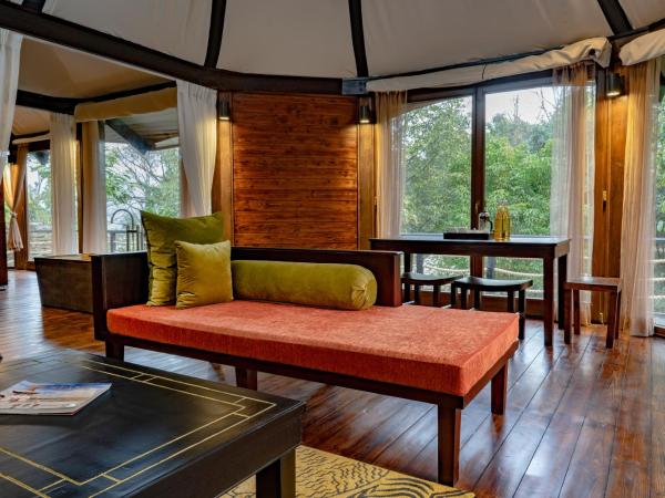 The Pavilions Himalayas Lake View : photo 5 de la chambre royal lake villa