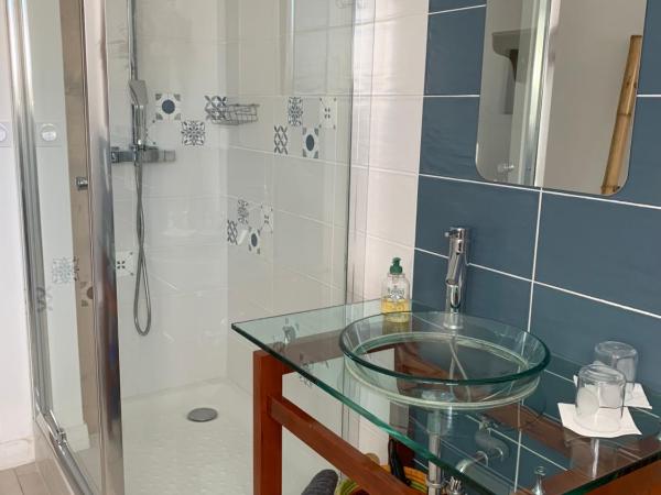 Chambre d'hôtes Le Clos 67 : photo 6 de la chambre chambre double - vue sur montagne