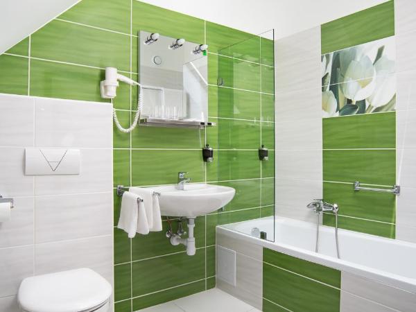 Rubin Wellness & Conference Hotel : photo 3 de la chambre appartement