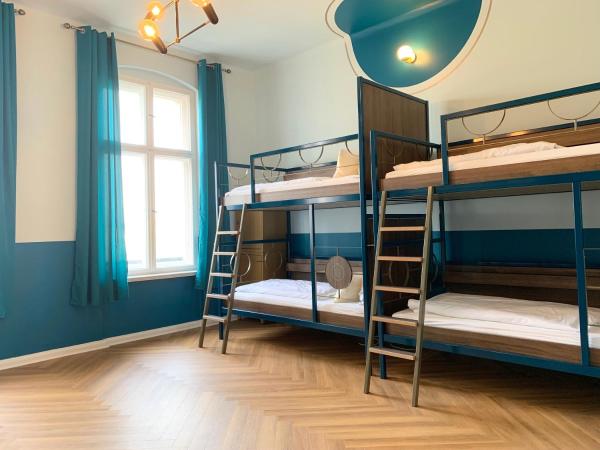 Grand Hostel Berlin Classic : photo 9 de la chambre lit dans dortoir mixte de 4 lits avec salle de bains commune