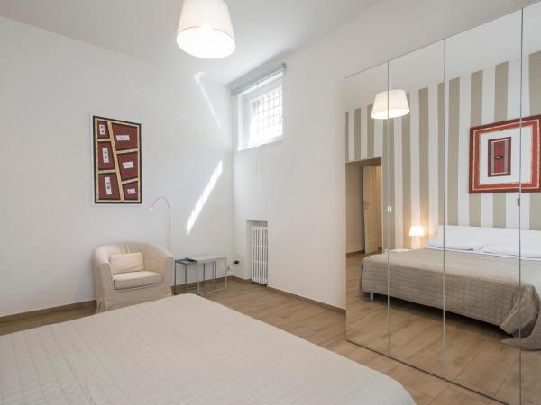 Regis Condo : photo 8 de la chambre appartement - vue sur jardin