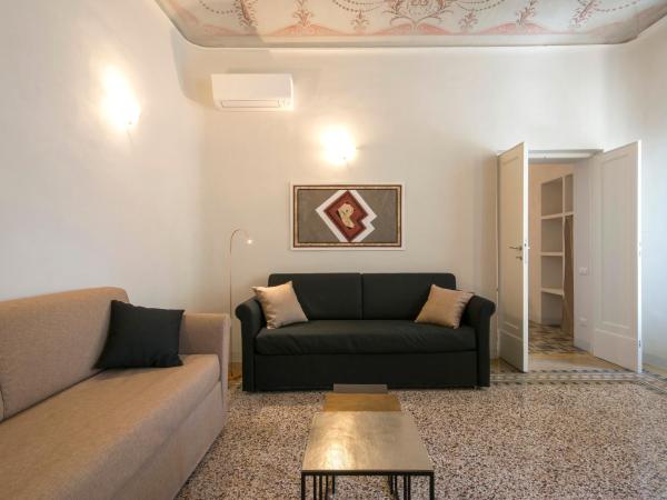 Regis Condo : photo 6 de la chambre appartement - vue sur jardin