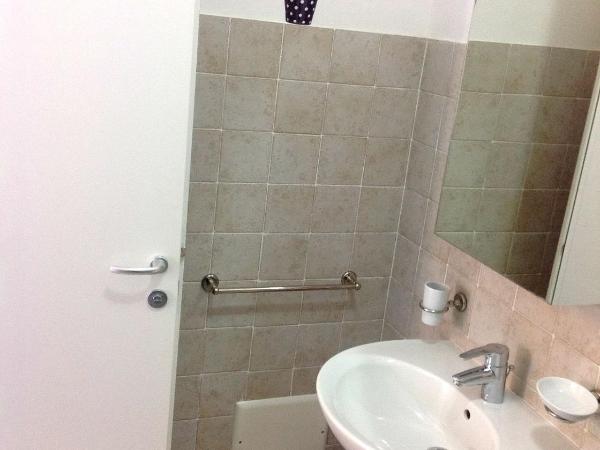 Ai Giardini Rooms : photo 8 de la chambre chambre double avec salle de bains privative