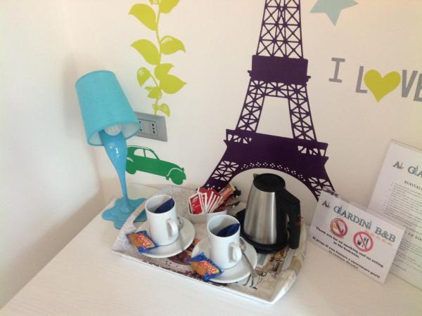 Ai Giardini Rooms : photo 2 de la chambre chambre double avec salle de bains privative