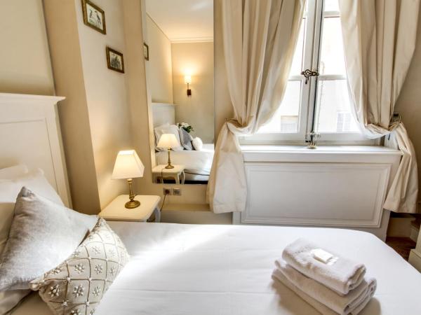 Les Quatre Dauphins : photo 4 de la chambre petite chambre simple