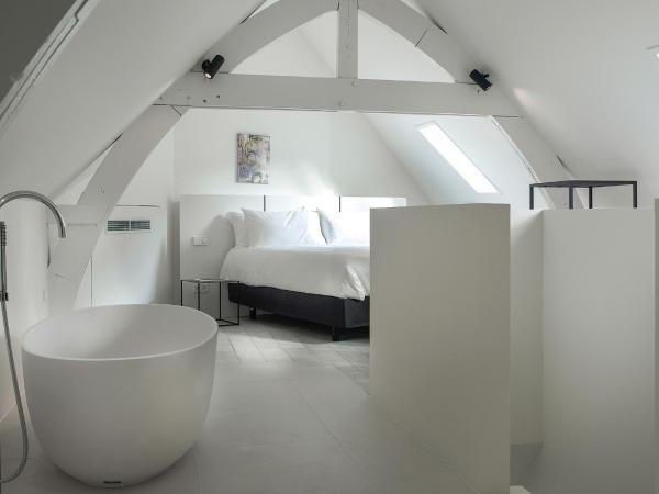 Kazerne - Member of Design Hotels : photo 1 de la chambre chambre double deluxe avec baignoire