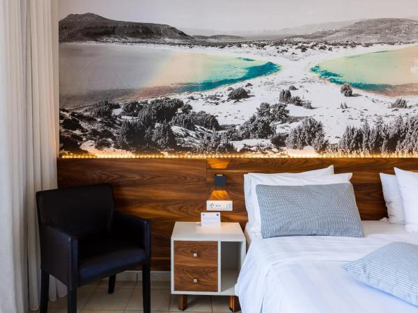 Atrium Ambiance Hotel : photo 5 de la chambre chambre standard avec vue sur la piscine