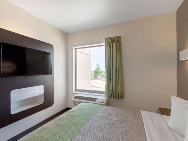 Motel 6 Austin Airport : photo 3 de la chambre chambre lit queen-size - non-fumeurs