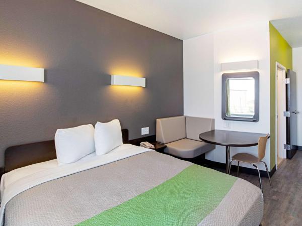 Motel 6 Austin Airport : photo 4 de la chambre chambre lit queen-size - non-fumeurs