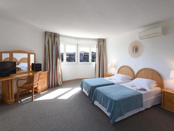 Hotel Le Tilbury : photo 5 de la chambre chambre quadruple