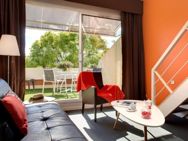 Royal Cottage : photo 1 de la chambre duplex avec vue sur mer