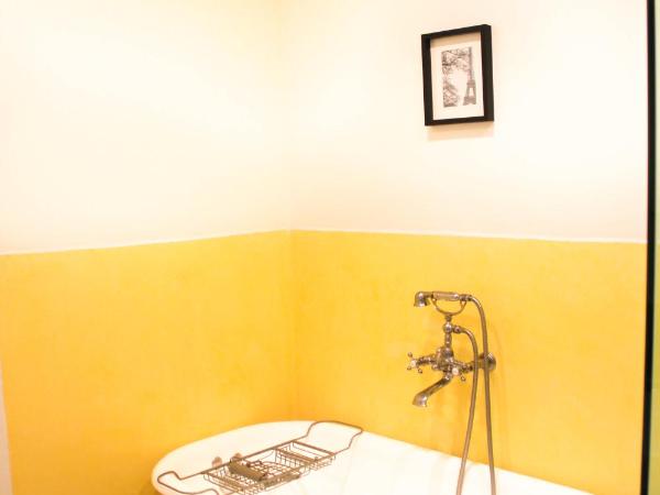 Ocean Front Vortex Female Hostel private rooms Free bikes : photo 10 de la chambre suite lit queen-size deluxe