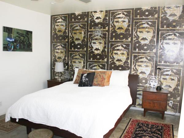 Ocean Front Vortex Female Hostel private rooms Free bikes : photo 5 de la chambre suite lit queen-size deluxe