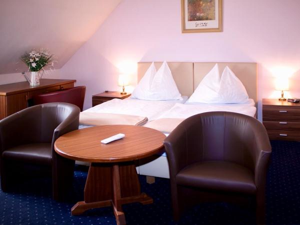 Hotel Alter Telegraf : photo 2 de la chambre chambre double avec canapé-lit