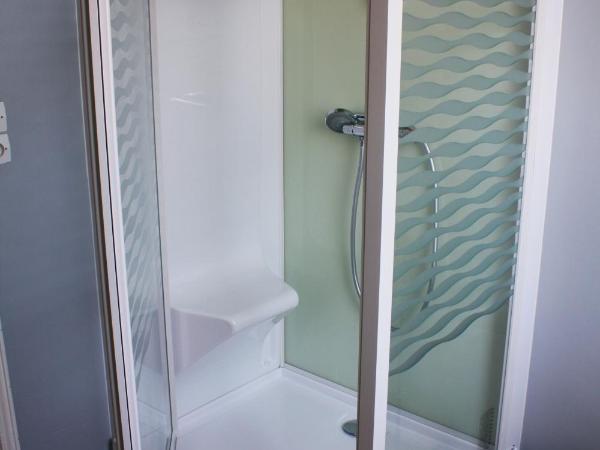 Pension de Kerioual : photo 7 de la chambre chambre triple avec toilettes communes