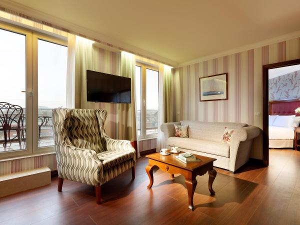 Eurostars Montgomery : photo 3 de la chambre suite junior avec terrasse