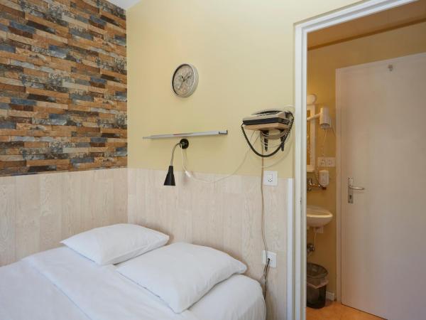 Hotel Central : photo 3 de la chambre petite chambre double