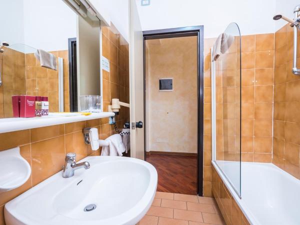 Hotel Vega Perugia : photo 5 de la chambre chambre triple classique