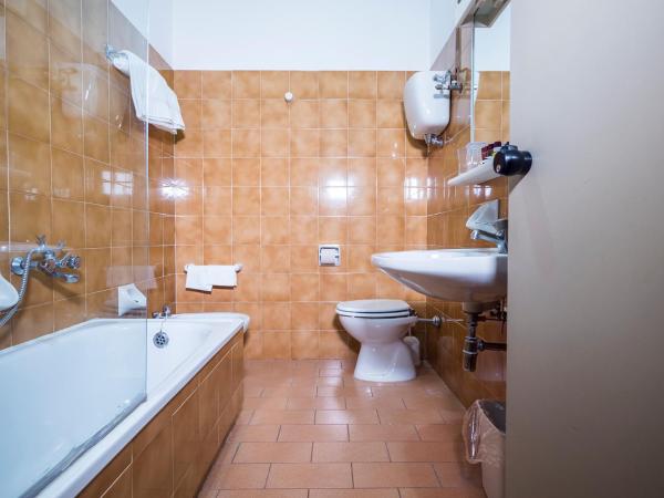 Hotel Vega Perugia : photo 6 de la chambre chambre triple classique