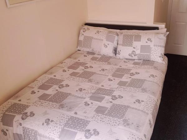 Billycan Guest Rooms : photo 6 de la chambre chambre triple avec douche