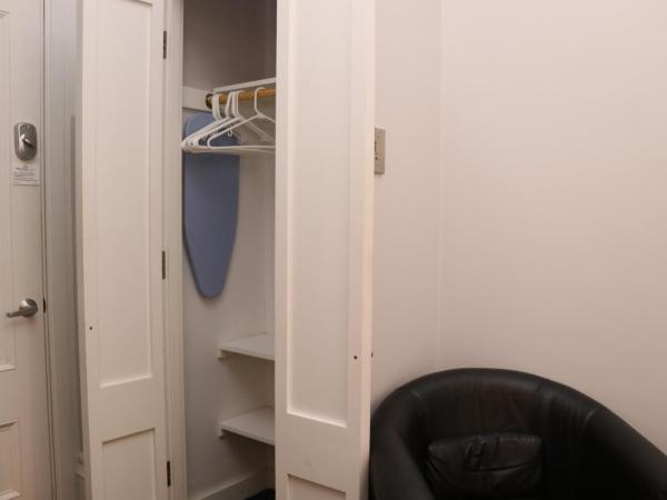 Charming & Stylish Studio on Beacon Hill #2 : photo 5 de la chambre studio