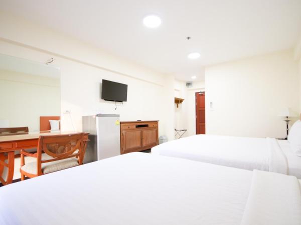 White House Bizotel : photo 2 de la chambre chambre triple supérieure