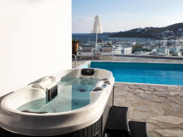 Amperian Mykonos Suites & Villas : photo 7 de la chambre appartement avec jacuzzi - vue sur mer