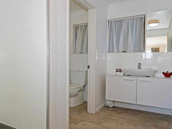 Airport Harbour Motel : photo 3 de la chambre studio lit queen-size 