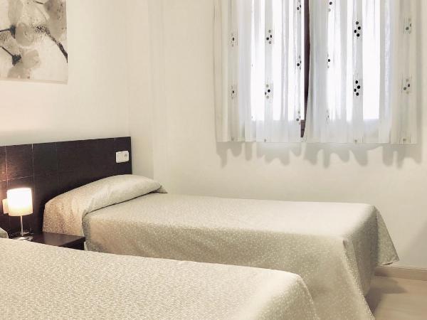Hostal Granado : photo 2 de la chambre chambre lits jumeaux