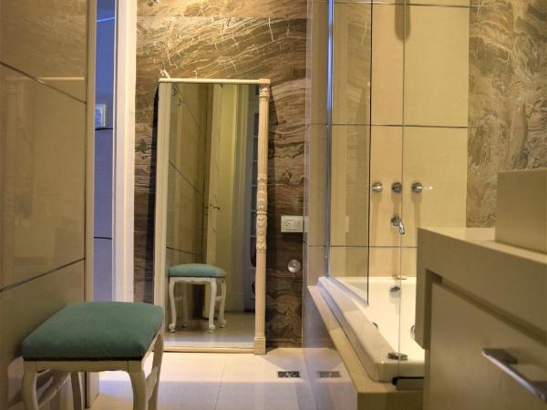 La Casa de Lola BA : photo 3 de la chambre chambre simple de luxe avec balcon et salle de bains commune