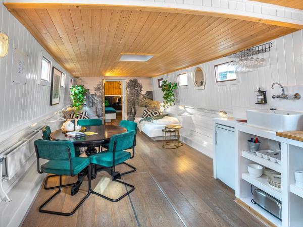 Asile Flottant : photo 4 de la chambre appartement 2 chambres avec douche