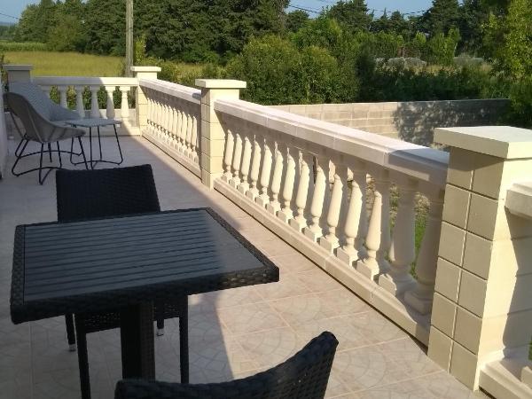 Maison 4 étoiles et Studio 3 étoiles indépendants avec piscine : photo 9 de la chambre chambre double avec salle de bains privative