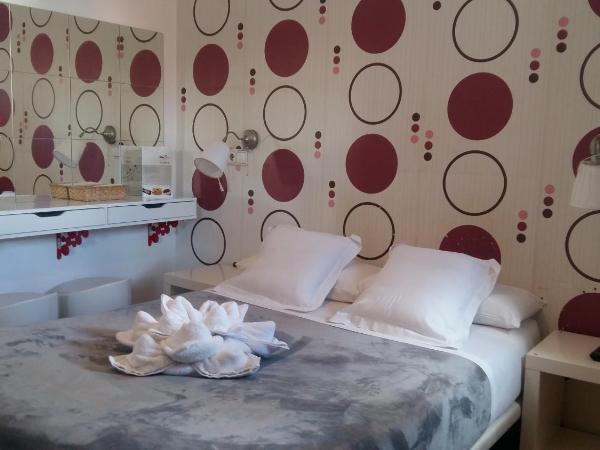 Hostal Flat55Madrid : photo 8 de la chambre chambre double avec salle de bains privative