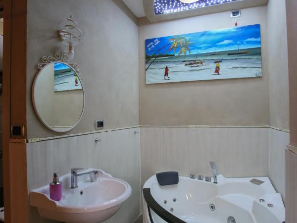 Pensione Enea : photo 4 de la chambre chambre lit queen-size avec baignoire spa